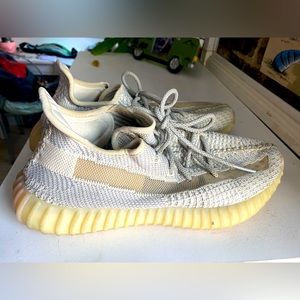 YEEZY size 9, great condicion